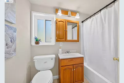 8382 Golf Links Rd, Oakland, CA 94605 - Photo 12