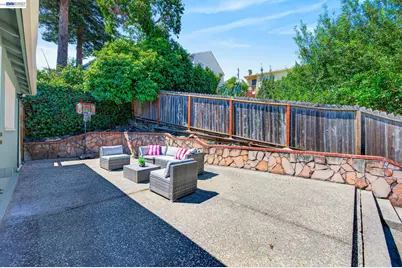 8382 Golf Links Rd, Oakland, CA 94605 - Photo 28
