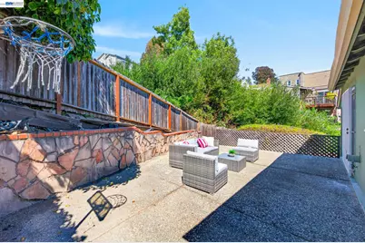 8382 Golf Links Rd, Oakland, CA 94605 - Photo 26