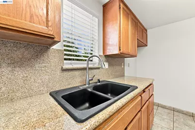 847 W Sunset Blvd #B, Hayward, CA 94541 - Photo 10