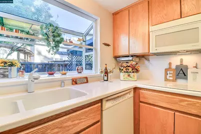 2811 Saint Joseph Dr, Concord, CA 94518 - Photo 26