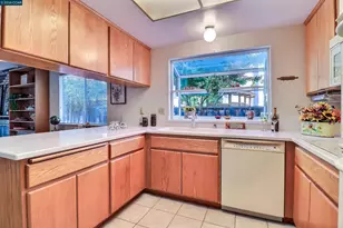 2811 St Joseph Dr, Concord, CA 94518 - Photo 22