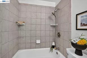 8172 Arroyo Dr, Pleasanton, CA 94588 - Photo 32