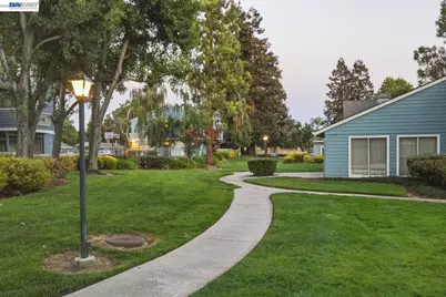 1511 Four Oaks Cir, San Jose, CA 95131 - Photo 36