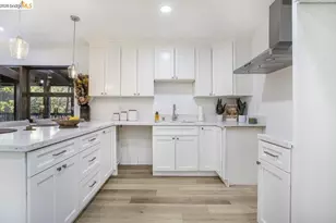 6855 Gunn Dr, Oakland, CA 94611 - Photo 10