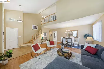 327 Hawk Ridge Dr, Richmond, CA 94806 - Photo 2