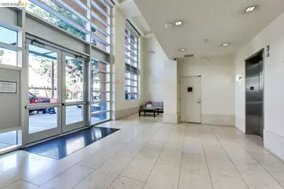 585 9th St #335, Oakland, CA 94607 - Photo 2