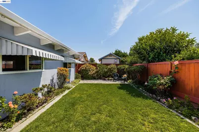 22907 Nevada, Hayward, CA 94541 - Photo 32