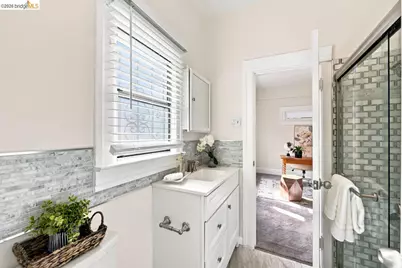 1028 57th St, Oakland, CA 94608 - Photo 20