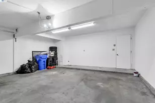 403 Olympus, Hercules, CA 94547 - Photo 24