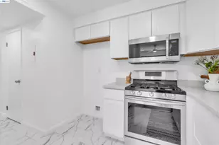 403 Olympus, Hercules, CA 94547 - Photo 10