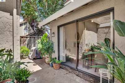 2023 Los Gatos Almaden Rd, San Jose, CA 95124 - Photo 32