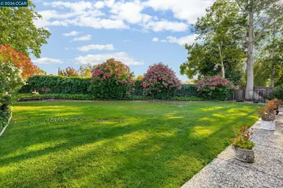 1833 Sandalwood Dr, Concord, CA 94519 - Photo 18