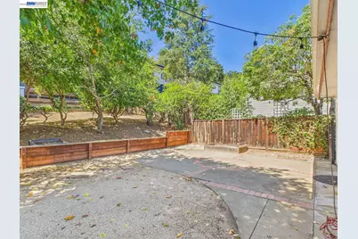 4015 Rusting Ave, Oakland, CA 94605 - Photo 32
