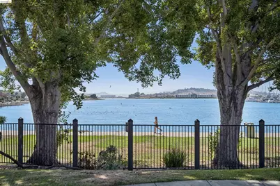 124 Lakeshore Ct, Richmond, CA 94804 - Photo 52