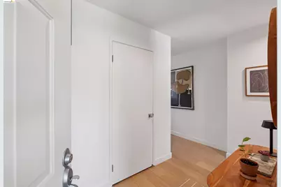 124 Lakeshore Ct, Richmond, CA 94804 - Photo 2