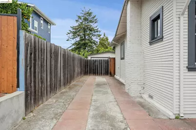 3238 Lynde St, Oakland, CA 94601 - Photo 32