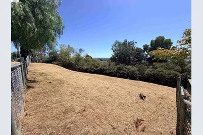 14643 Saturn Dr, Castro Valley, CA 94578 - Photo 6