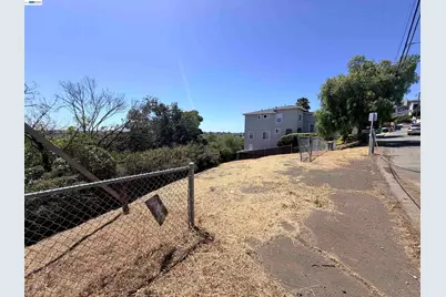 14643 Saturn Dr, Castro Valley, CA 94578 - Photo 2