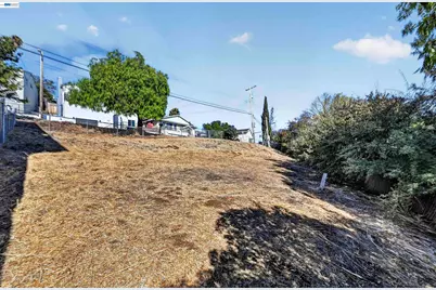 14643 Saturn Dr, Castro Valley, CA 94578 - Photo 36
