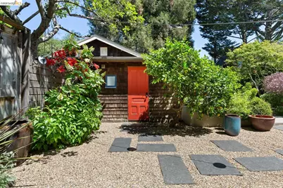 6434 Regent St, Oakland, CA 94618 - Photo 48