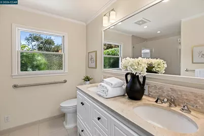 10 Hillcrest Dr, Orinda, CA 94563 - Photo 26