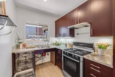 2628 Telegraph Ave #303, Berkeley, CA 94704 - Photo 10