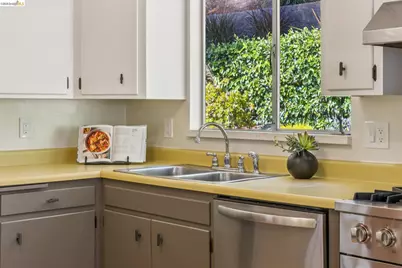 844 Blair Ave, Oakland, CA 94611 - Photo 22