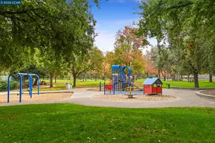 1300 Walden Rd, Walnut Creek, CA 94597 - Photo 26