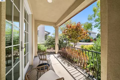 381 Hollister Ave, Alameda, CA 94501 - Photo 2