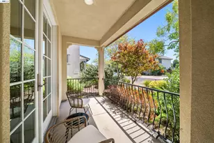 381 Hollister Ave, Alameda, CA 94501 - Photo 2