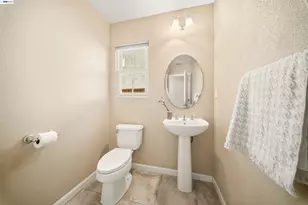381 Hollister Ave, Alameda, CA 94501 - Photo 14