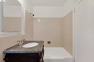 566 57th St, Oakland, CA 94609 - Photo 16