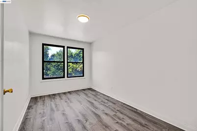 566 57th St., Oakland, CA 94609 - Photo 8