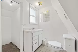 566 57th St, Oakland, CA 94609 - Photo 20