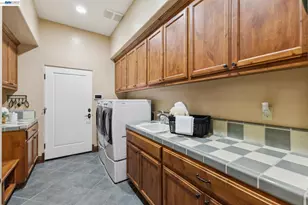 2402 Silver Oaks Ln, Pleasanton, CA 94566 - Photo 62