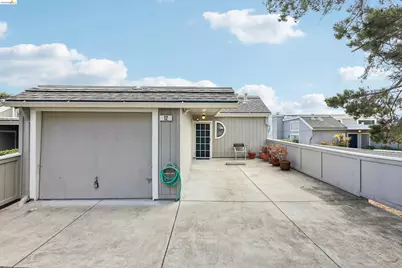 12 Madrid Ct, Novato, CA 94949 - Photo 2