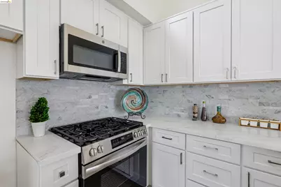 12 Madrid Ct, Novato, CA 94949 - Photo 16