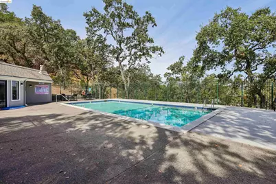 12 Madrid Ct, Novato, CA 94949 - Photo 42