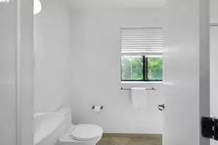 1555 32nd St, Oakland, CA 94608 - Photo 38