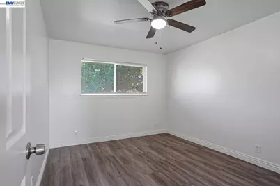 5800 48th Ave, Sacramento, CA 95823 - Photo 8