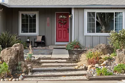 33136 Arizona, Union City, CA 94587 - Photo 8