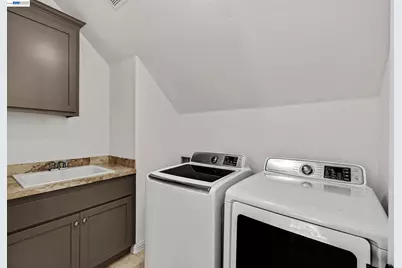 1015 Greenbrier Ct, San Leandro, CA 94577 - Photo 12