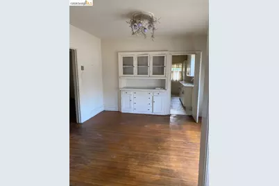 987 Yerba Buena Ave, Oakland, CA 94608 - Photo 2