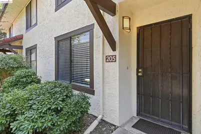 205 Del Valle Cir, El Sobrante, CA 94803 - Photo 2