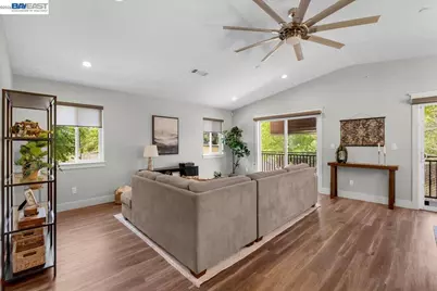 2584 Reservoir Ln, Redding, CA 96002 - Photo 6