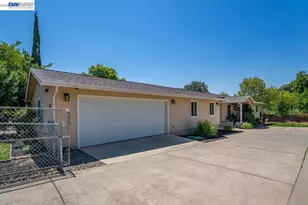 2584 Reservoir Ln, Redding, CA 96002 - Photo 52