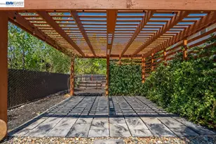 2584 Reservoir Ln, Redding, CA 96002 - Photo 40