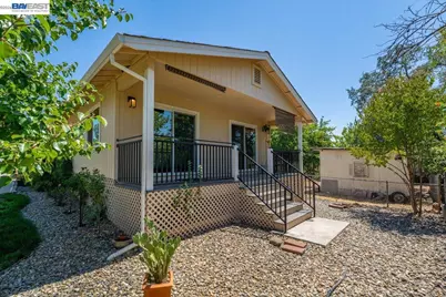 2584 Reservoir Ln, Redding, CA 96002 - Photo 36