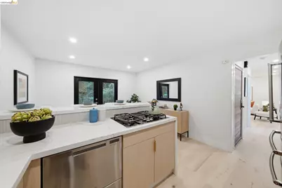 6334 Doran Dr, Oakland, CA 94611 - Photo 20